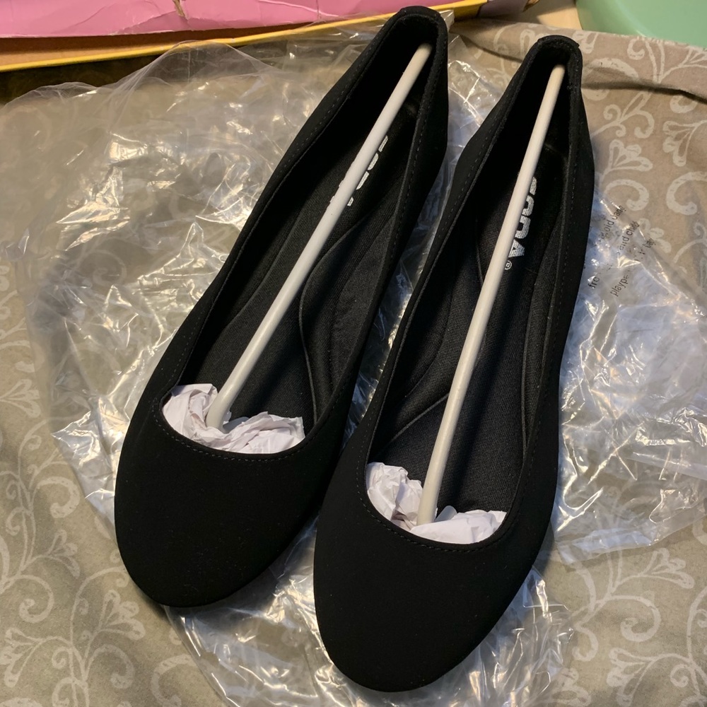 Brand new Soda Ballet flats size 6